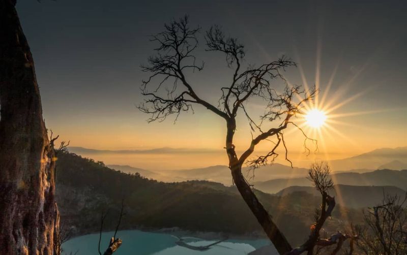 Menikmati Liburan Romantis di Tebing Keraton Bandung Saat Sunrise